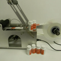 Masina etichetare recipiente cilindrice