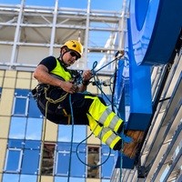 Lucrari la Inaltime Bucuresti | Servicii Alpinism Utilitar – Kreativ Alpin