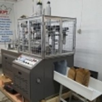Masina produs caserole din carton, cu 2 compartimente