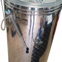 Cisterne Inox cu capac flotant pneumatic pentru vin 300 - 1.650 litri