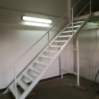 Proiectam si executam la comanda scari metalice.