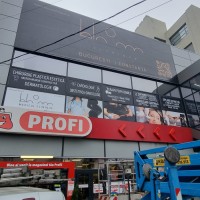 Autocolant full color, decupat sau perforat, cu montaj inclus in mall si magazine Constanta, Mamaia, Navodari, Mangalia