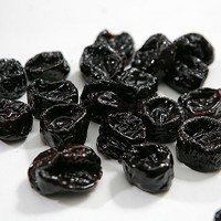 Prune uscate cu si fara samburi