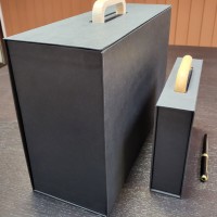 Cutii rigide cu maner, tip servieta