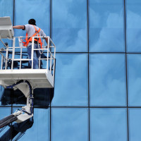 Servicii spalare geamuri si pereti vitrati