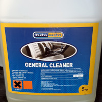 Solutie de curatat tapiterie auto