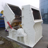 Concasor cu impact 1000x780