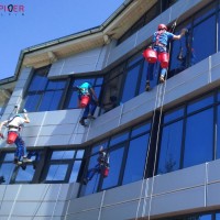 Spalare geamuri cu alpinisti utilitari Cluj