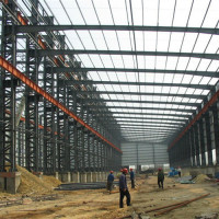 Montam panouri sandwich si executam constructii metalice