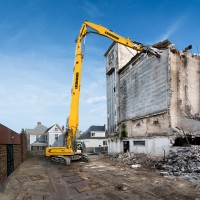 Demolam constructii diverse - case, hale, blocuri