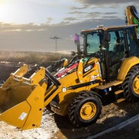 Inchiriez buldoexcavatoare cu cupe diferite