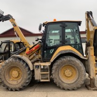 Inchiriez buldoexcavatoare echipate - cu cupe diferite