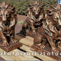 Statueta leu in sezut, aramiu patinat, model S46.