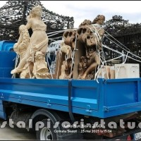 Decoratiuni si statuete de gradina din beton.