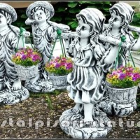 Set statuete copii cu galetile, din beton, model S38-S39.