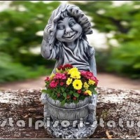 Statueta pitic trol cu roaba, din beton, model S57.