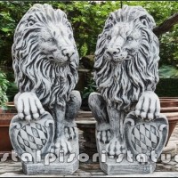 Statueta leu cu blazon, gri patinat, model S2.