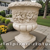 Vaza ornament cu picior, galben patinat, model V7.