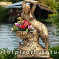 Statueta jardiniera flori, aramiu patinat, model J12.