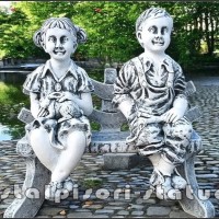 Statuete copii pe bancuta, gri patinat, model S24.