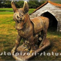 Statueta magarus pe stativ, aramiu patinat, model S29.