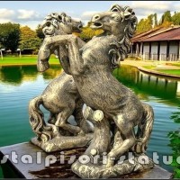 Statueta calut mediu, auriu patinat, model S37.