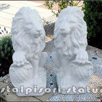 Statueta leu mic cu blazon, alb marmorat, model S2.