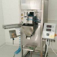 Masina de ambalat cu sistem de lipire pungi