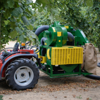 Masina pentru recoltat alune nuci castane migdale-prindere la tractor