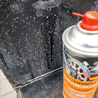 Spray cu vaselina aderenta.Spray cu vaselina rezistenta apa saratata.Spray protectie anti oxidare.Ulei transparent