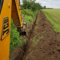 Executii sapaturi sant canalizare, excavator pe roti, pneuri 18t