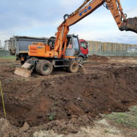 Inchiriez utilaje constructii - Buldoexcavator cu picon Bucuresti si Ilfov