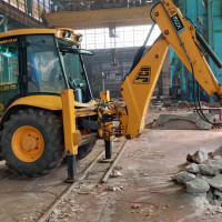 Inchirieri buldoexcavator cu picon JCB 3CX