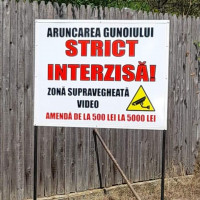 Panou interzisa aruncarea gunoiului
