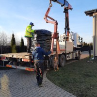 Transport containere si marfa paletizata camion cu macara Automacara Brasov