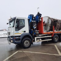 Camion cu macara Relocari utilaje si marfa, transport containere Brasov