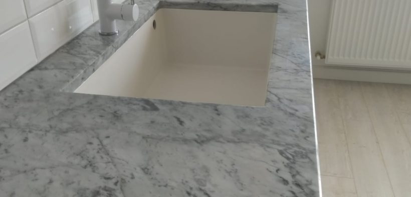 blat bucatarie marmura Carrara