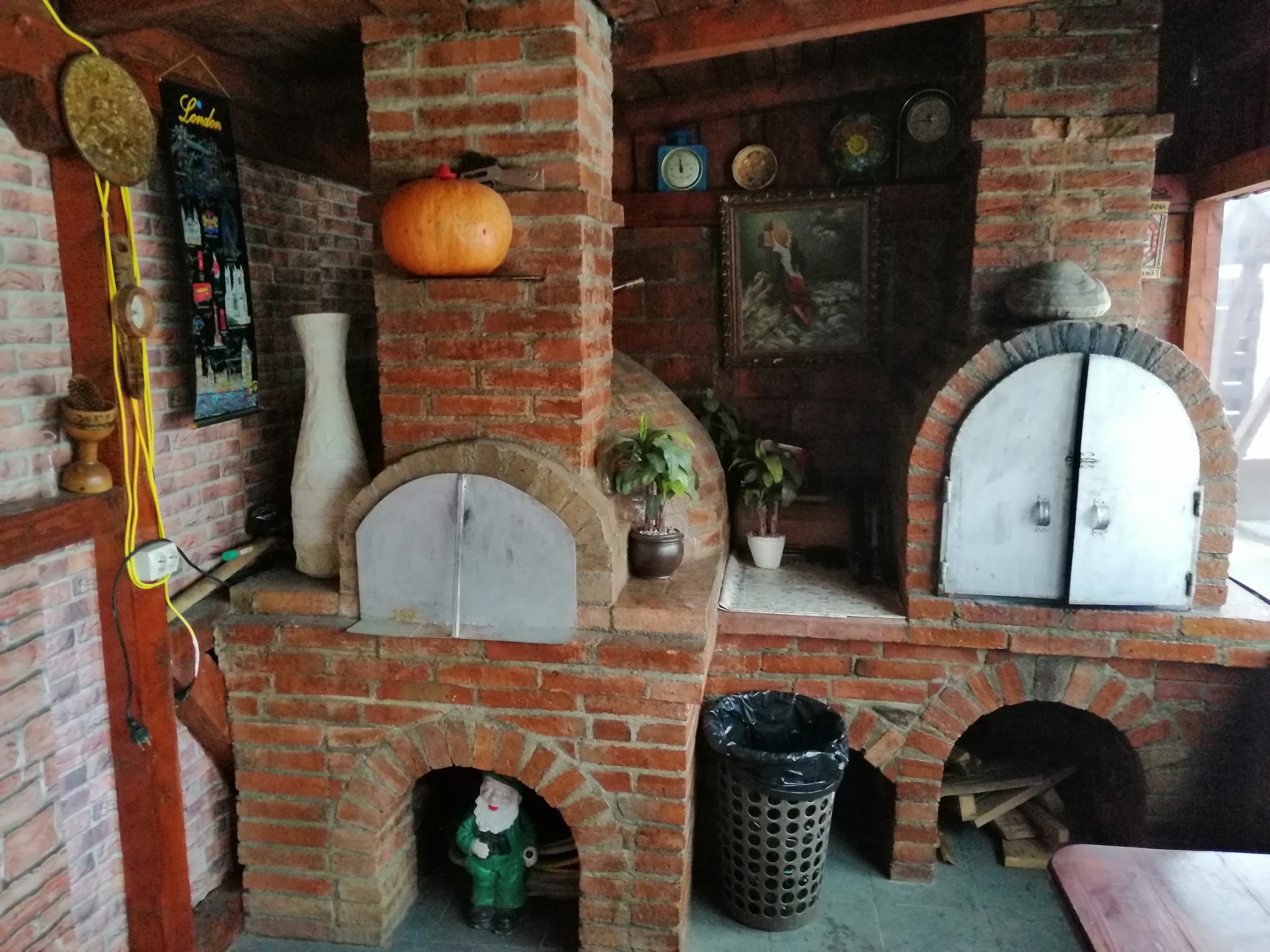 cuptor pentru gratar si cuptor pentru pizza