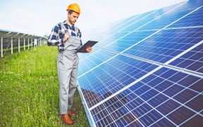 panouri fotovoltaice in parc fotovoltaic