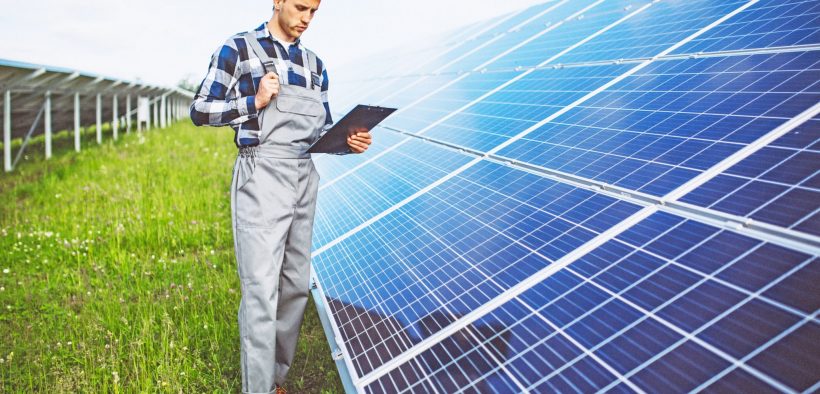 panouri fotovoltaice in parc fotovoltaic