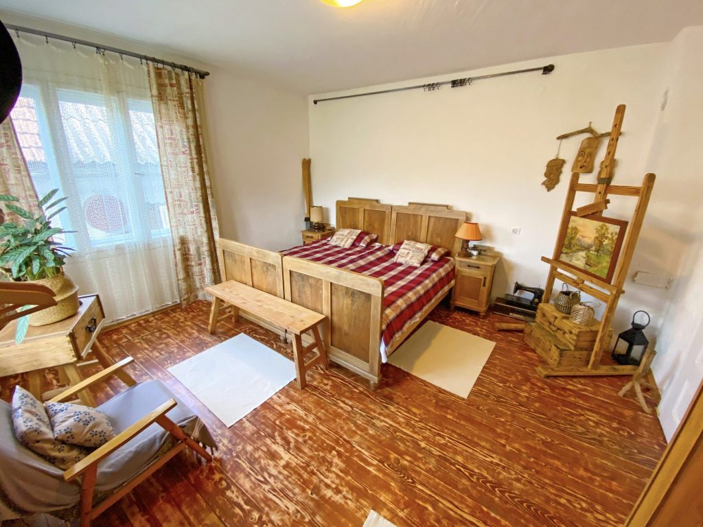 Cuibusorul Dorului - Camera cu sevalet